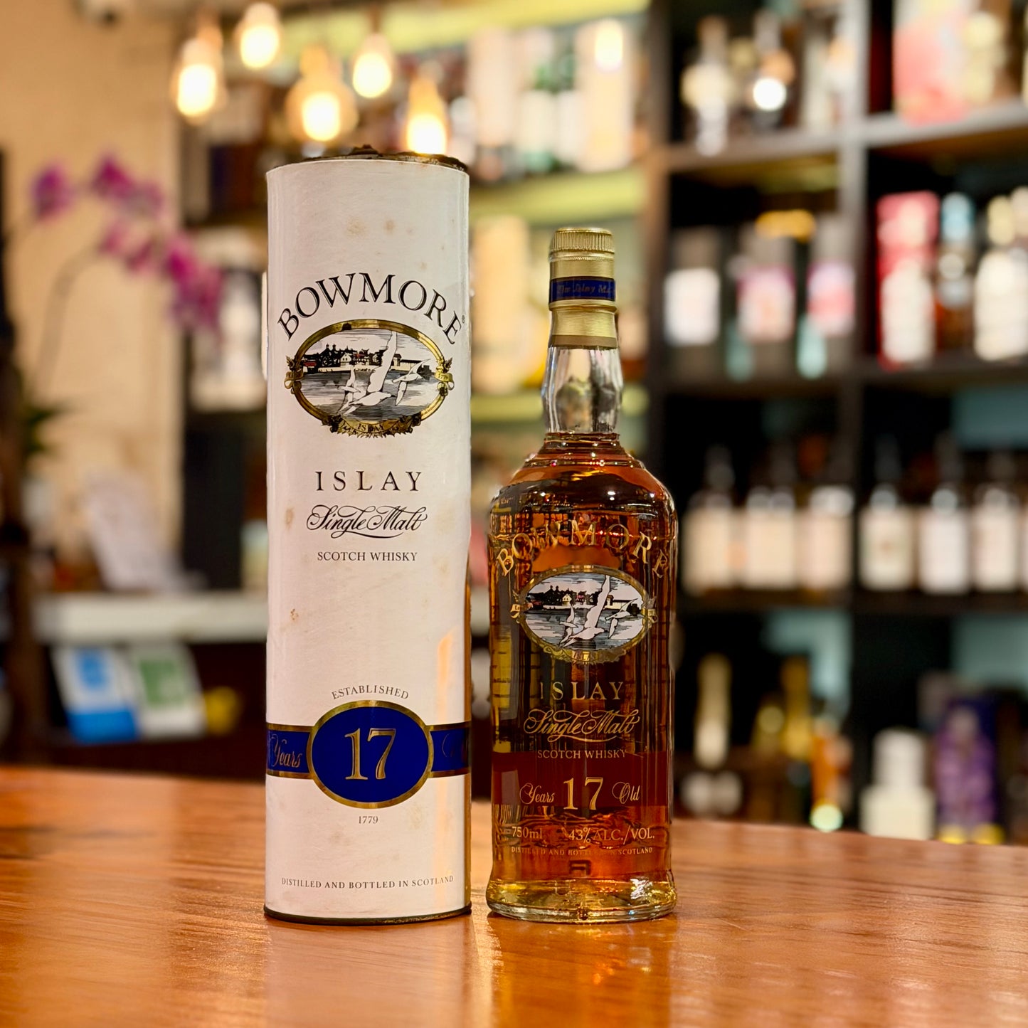 Bowmore 17 Year Old Single Malt Scotch Whisky (Seagull, Glass Printed Label)